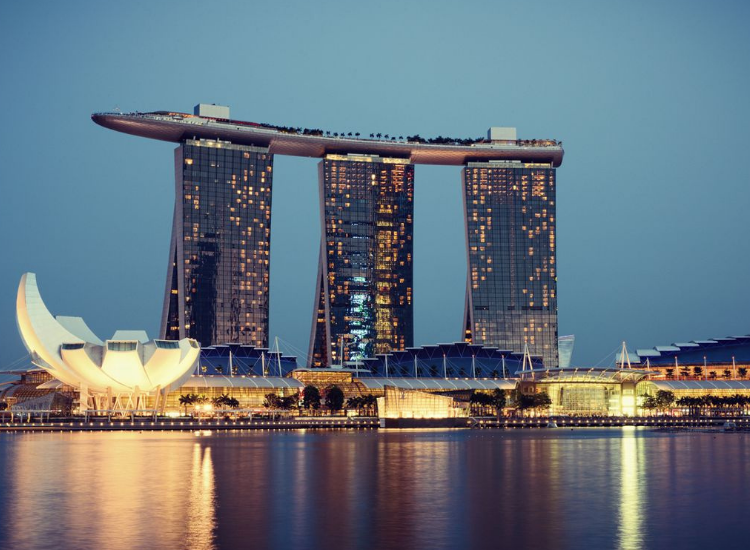 Check-in Singapore tại Marina Bay Sands và Gardens by the Bay với skyline hiện đại ấn tượng năm 2026